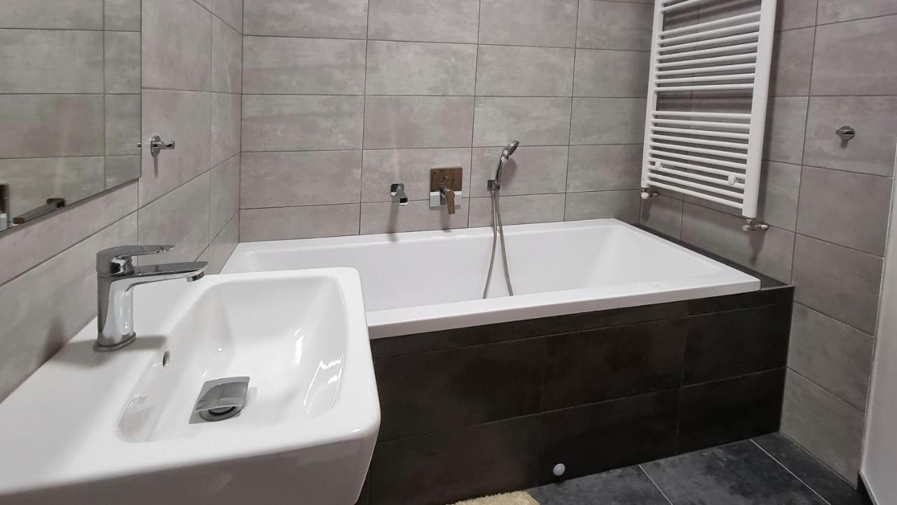 Novohradska Hotel Ceske Budejovice Bagian luar foto